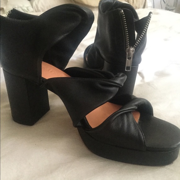 Samantha Pleet tabernacle heel! - Picture 3 of 8